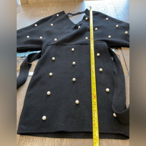 CHELSEA Black Ribbed Belted  V Neck with Faux Pearls Sweater . - Picture 4 of 8